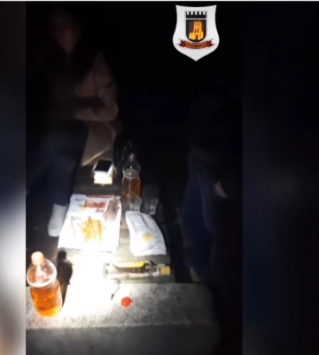 У луцькому парку муніципали зловили компанію випивох