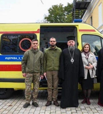 Митрополит Епіфаній передав на Луганщину автомобіль швидкої допомоги
