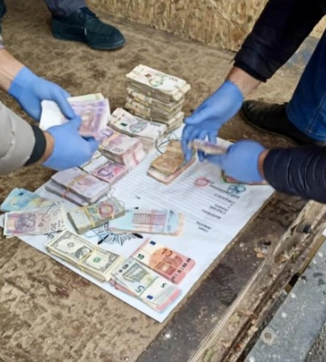 Поліцейські Львівщини викрили зловмисників, причетних до крадіжки значної суми коштів, які належали військовослужбовцю ЗСУ 