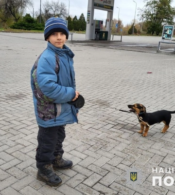 У Бахмуті поліція врятувала з-під обстрілів хлопчика, батьків якого вбив російський снаряд