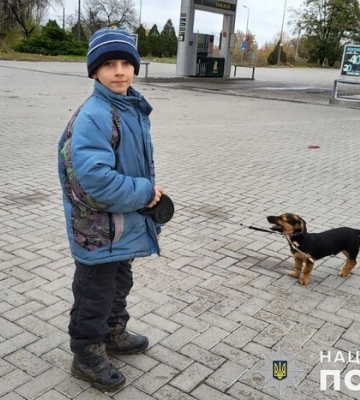У Бахмуті поліція врятувала з-під обстрілів хлопчика, батьків якого вбив російський снаряд