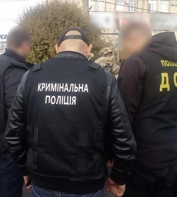 Утримували у підвалі та вимагали гроші: у Вінниці затримано злочинців