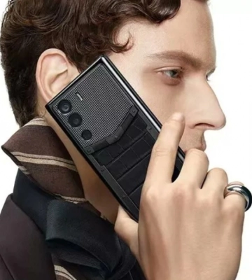 Vertu представила преміальний смартфон Metavertu для криптовалюти і NFT зі шкірою алігатора, золотом і діамантами. Він коштує $41 000