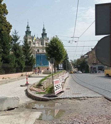 Під час ремонту підпірної стінки біля Органного залу у Львові вявили людські кістки