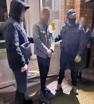 Депутат ОПЗЖ та керівник філії столичного банку організували канали нелегального виїзду за кордон, - СБУ. ФОТОрепортаж