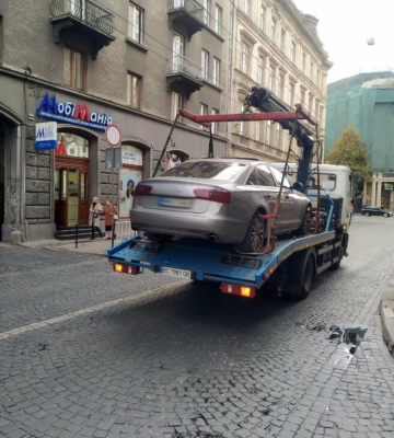 Лише за тиждень інспектори паркування у Львові виписали штрафів на понад 2 млн гривень