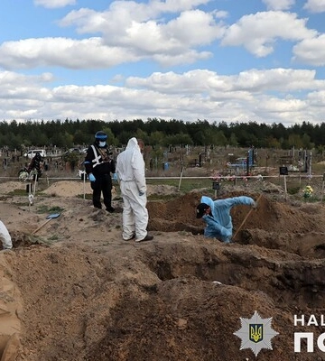 На только что освобожденных от рашистов территориях эксгумировали около тысячи тел, среди погибших есть дети – Минреинтеграции (Видео)