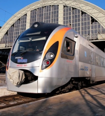 Укрзалізниця призначає додатковий поїзд до Львова