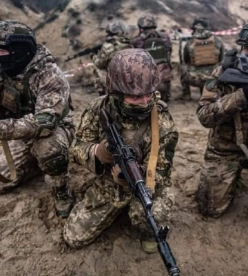 Оператори "Червоної Калини" розгромили логістику окупантів у тилу на Донеччині: знищено 15 одиниць техніки разом із піхотою. ВIДЕО