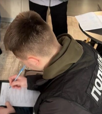 На ремонті столичних парків та скверів експрацівники «Київзеленбуду» та підконтрольні їм фірми «розпиляли» понад 5,3 млн грн — учасникам злочинної групи повідомлено про підозру