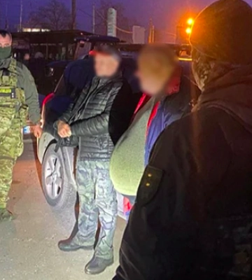 У Хмельницькому псевдоволонтери продавали гуманітарні автівки для ЗСУ