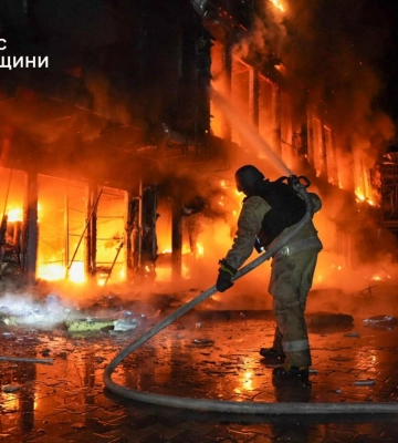 Палаюче небо над Одесою: росіяни вдарили дронами по місту, є поранені діти