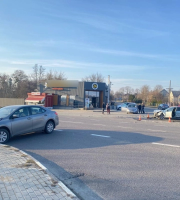 На перехресті зіткнулося три авто: подробиці ДТП біля Луцька
