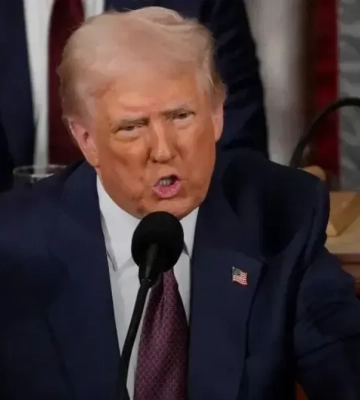 Трамп заявив, що Зеленський може &quot;миттєво&quot; завершити війну шляхом відмови від Криму та НАТО