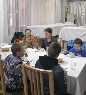Берегове – громада підтримки: зустріли другий евакуаційний потяг з Дніпропетровщини