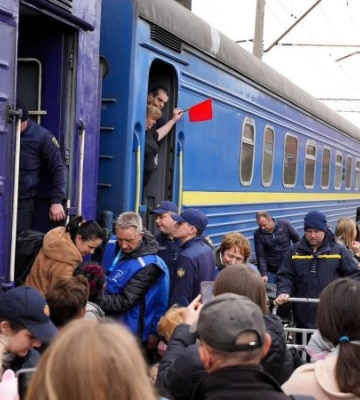Берегове – громада підтримки: зустріли другий евакуаційний потяг з Дніпропетровщини