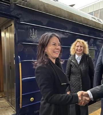 Глава МЗС ФРН Бербок приїхала до Києва: Німеччина виділяє 130 мільйонів євро Україні