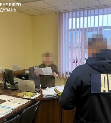 Чиновницу Винницкого ТЦК и ее сообщника, которые избили мужчину, отправили под стражу