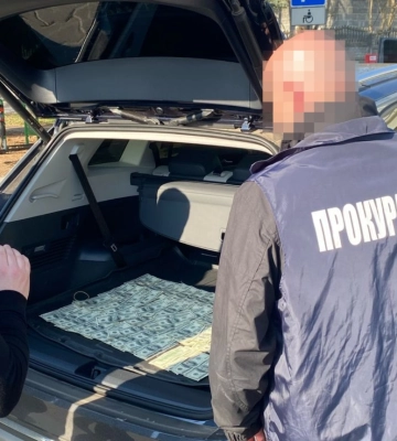 На Львівщині посадовця митниці затримали за підозрою у вимаганні та отриманні хабаря. ФОТО