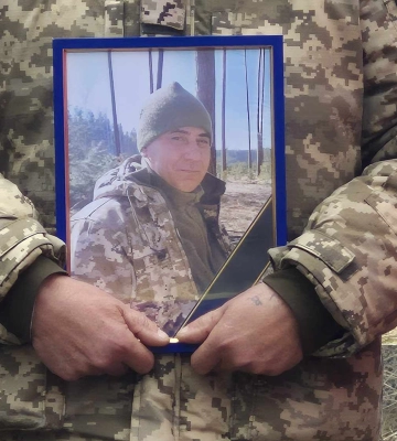 Лебединська громада провела в останню путь захисника Олексія Кузьменка