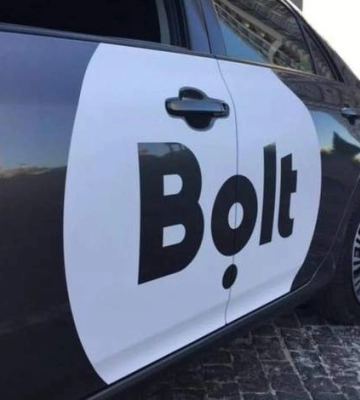 В Киеве таксист Bolt напал на клиентку из-за замечания о русском языке
