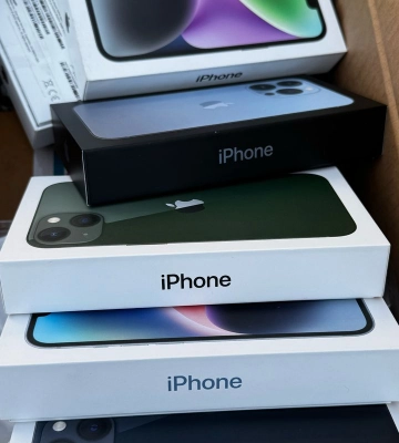 Двоє буковинців хотіли провезти контрабанду техніки Apple та взуття HERMES на 850 тисяч гривень