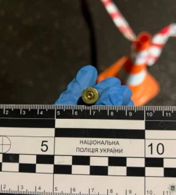 У Миколаєві поліцейські затримали у процесуальному порядку молодика за скоєння хуліганських дій зі стріляниною