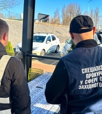 Схема &quot;працевлаштування&quot; від мобілізації для ухилянтів: у Хмельницькому викрито двох спільників, - Нацполіція. ФОТОрепортаж