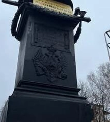 У Полтаві розпочали демонтаж пам’ятника відпочинку  Петра І