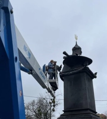 У Полтаві розпочали демонтаж пам&#039;ятника на місці відпочинку Петра І