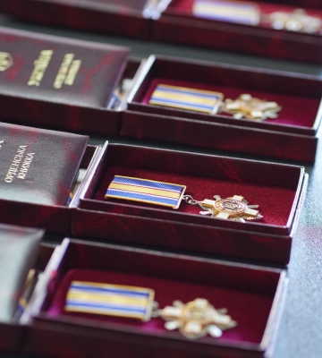 В Ужгороді рідним полеглих захисників вручили державні нагороди