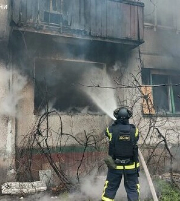 Росіяни обстріляли житлову забудову міста Білицьке на Донеччині: виникла пожежа. ФОТОрепортаж