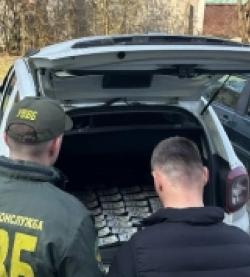 На Закарпатті затримали прикордонника за підозрою у отриманні 5 тис. доларів хабаря