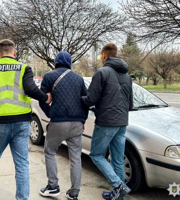 Затримали чоловіка, який на вулиці Данила Галицького пограбував рівнянина (ВІДЕО)