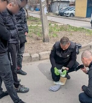 15 тис. дол. за сприяння в незаконному перетині кордону – підозрюється юрист із Запоріжжя