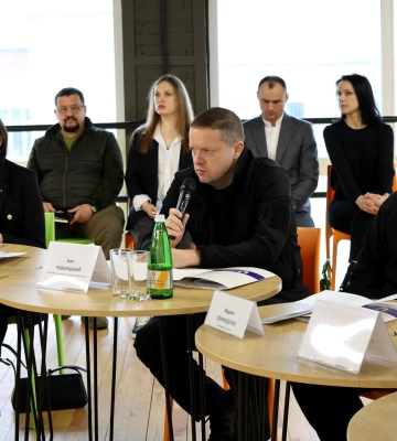 Освіта як передумова відновлення ветеранів: у Луцьку відбувся виїзний круглий стіл Комітету ВРУ