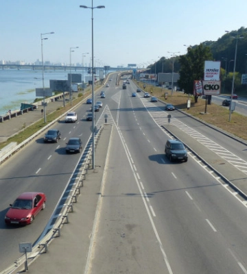 У Києві та Дніпрі з 1 квітня збільшили дозволену швидкість для авто - на яких дорогах