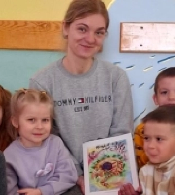 Вихователька з Радивилова створює казки для дітей, щоб відволікти їх від гаджетів