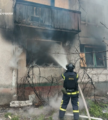 Росіяни обстріляли житлову забудову міста Білицьке на Донеччині: виникла пожежа. ФОТОрепортаж