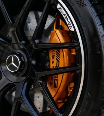 Mercedes-Benz може припинити продаж деяких моделей в США через мита Трампа - Bloomberg