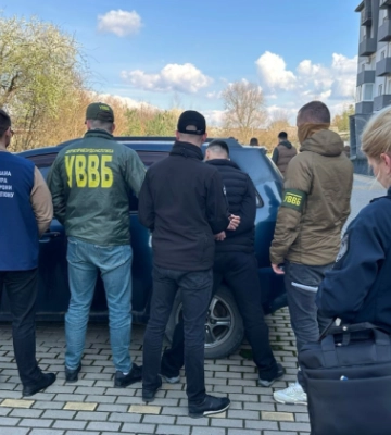 На Закарпатті затримали прикордонника за підозрою у отриманні 5 тис. доларів хабаря