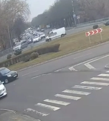 У Луцьку на перехресті Citroën протаранив Mercedes (відео)