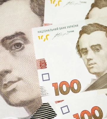 Курс валют на 2 квітня: Нацбанк продовжує зміцнювати гривню