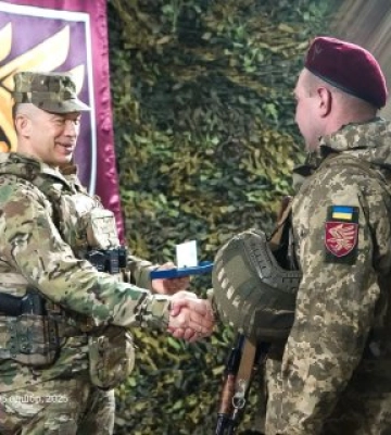 Заради родини та Батьківщини: історія водія-десантника з Миколаєва, нагородженого почесним знаком «Золотий хрест»