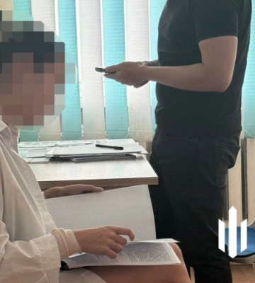 Допомагала чоловікам незаконно виїжджати: на Волині засудили прикордонницю