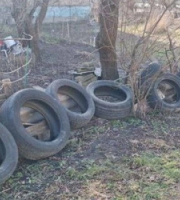 Муніципали вивезли з луцьких дворів близько 200 старих шин 