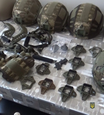 У Львові складальник крав з підприємства бронешоломи і чохли