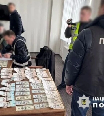 Посадовець Держпродспоживслужби, викритий на хабарі, постане перед судом