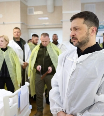 Зеленський відвідав поранених військових у Дніпрі