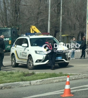 У Дніпрі через ДТП виник затор: навчальне авто не розминулася з вантажівкою